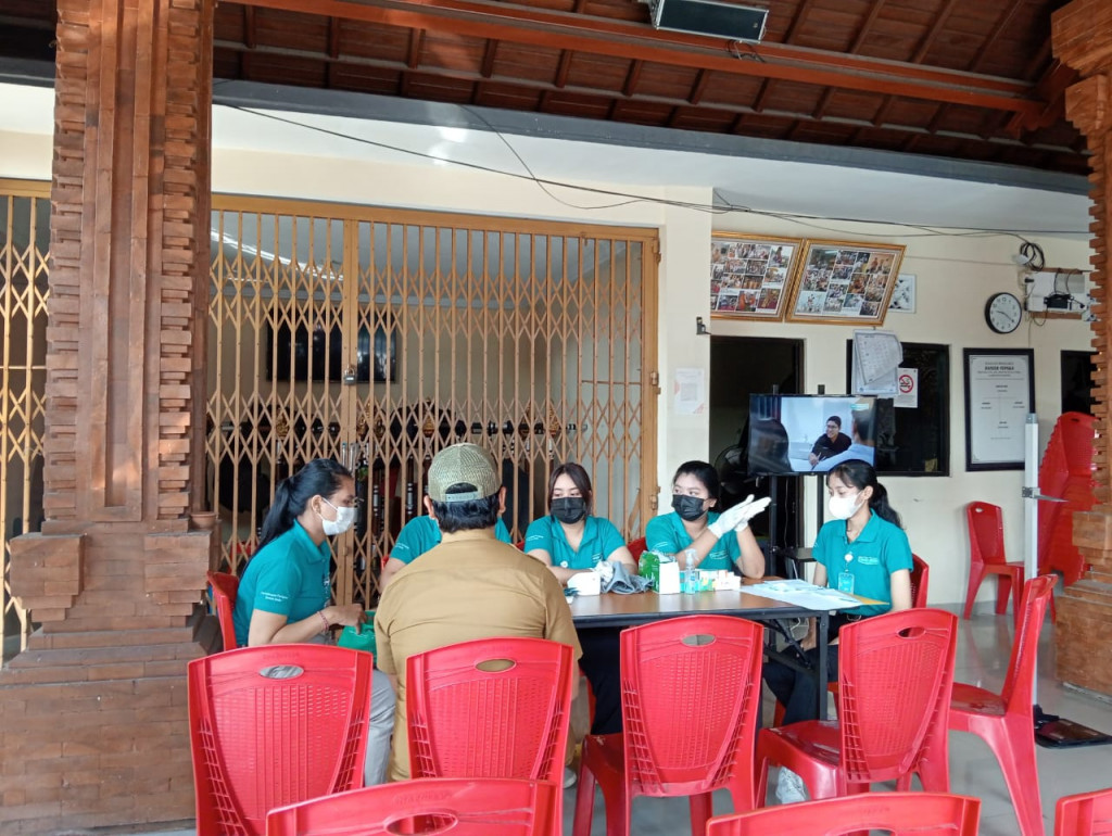 Mangsi Farma Gelar Pengecekan Kesehatan Gratis di Banjar Cepaka, Desa Dalung